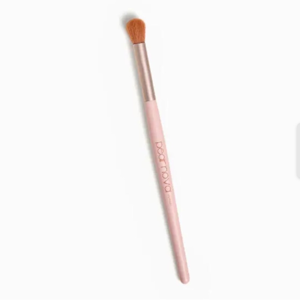 Pear Nova Pink Eyeshadow Blending Brush with Rose Gold Ferrule